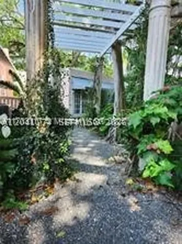 3940 Main Miami FL 33133