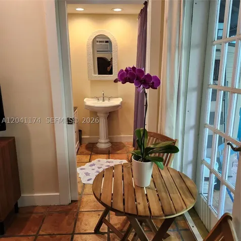 3940 Main Miami FL 33133