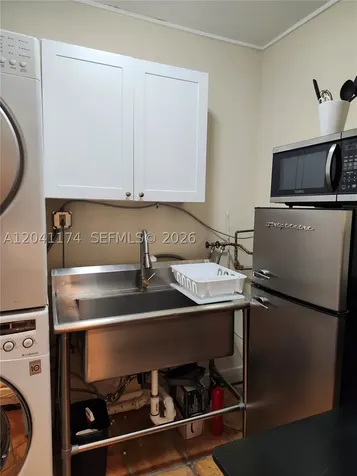 3940 Main Miami FL 33133