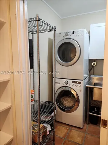3940 Main Miami FL 33133