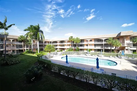 541 Blue Heron Drive Hallandale Beach FL 33009