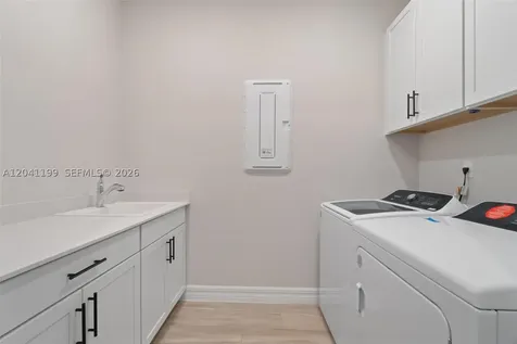 4546 Cumberland Terrace Oakland Park FL 33309
