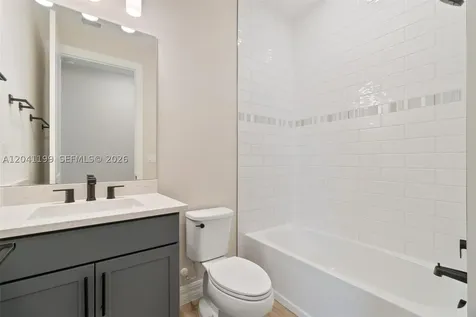 4546 Cumberland Terrace Oakland Park FL 33309
