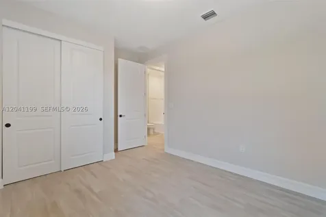 4546 Cumberland Terrace Oakland Park FL 33309