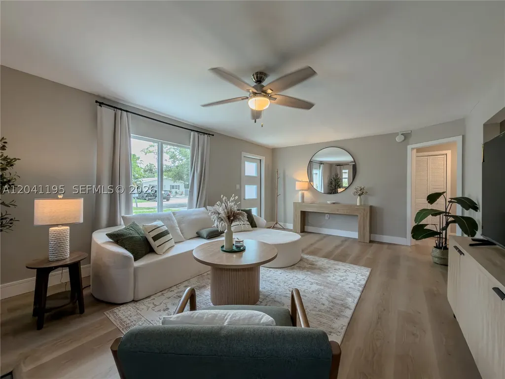 1813 SW 10th Street Fort Lauderdale FL 33312