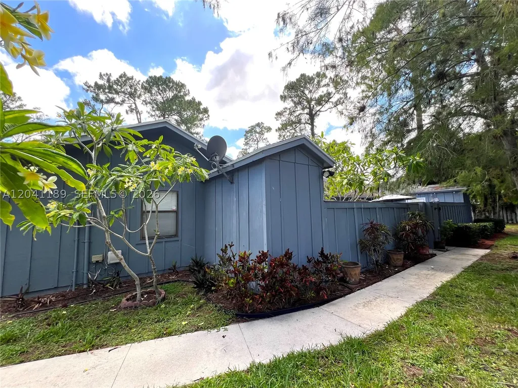 1077 Goldenrod Road Wellington FL 33414