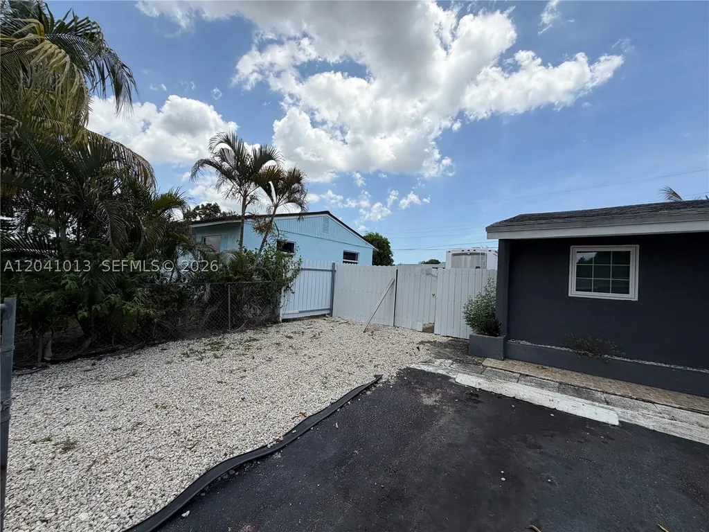 2300 SW 43rd Avenue Fort Lauderdale FL 33317