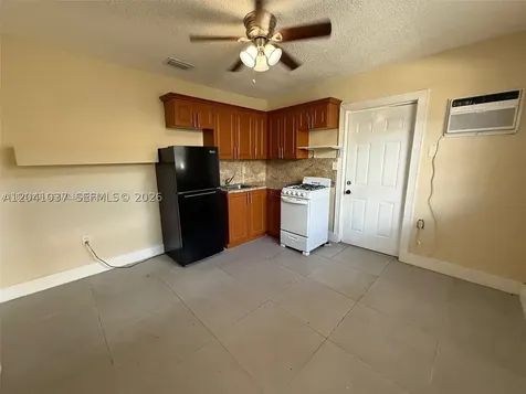 2339 NW 35th St - Efficiency Miami FL 33142