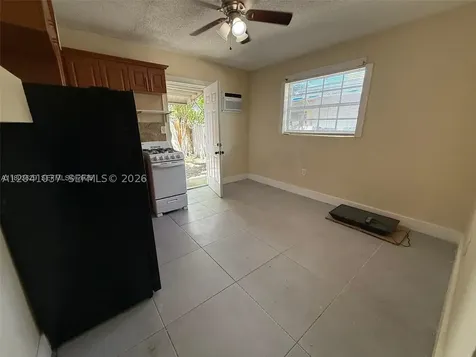2339 NW 35th St - Efficiency Miami FL 33142