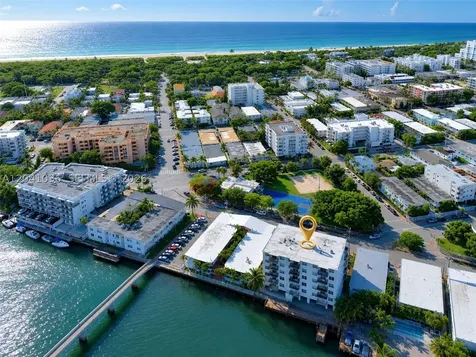 8024 Tatum Waterway Drive Miami Beach FL 33141