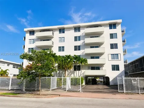 8024 Tatum Waterway Drive Miami Beach FL 33141
