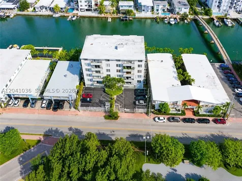 8024 Tatum Waterway Drive Miami Beach FL 33141