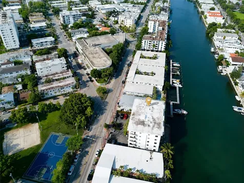 8024 Tatum Waterway Drive Miami Beach FL 33141