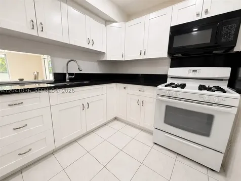 8024 Tatum Waterway Drive Miami Beach FL 33141