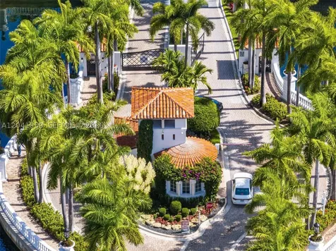 20940 NE 31st Place Aventura FL 33180