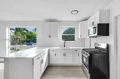 6831 Greene Street Hollywood FL 33024