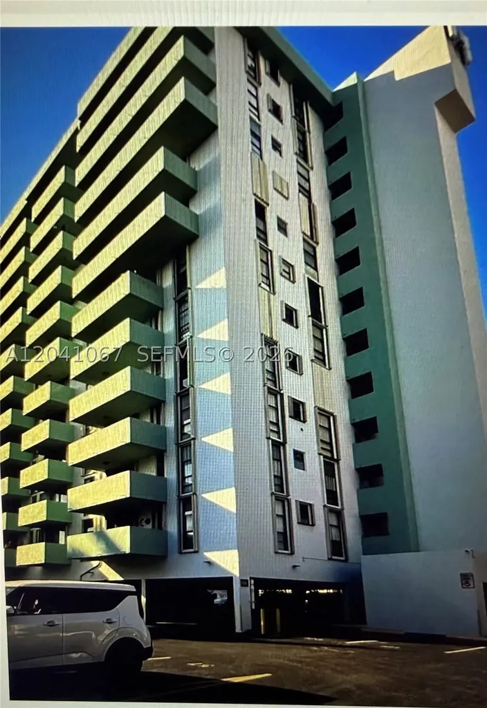 1825 W 44th Place Hialeah FL 33012