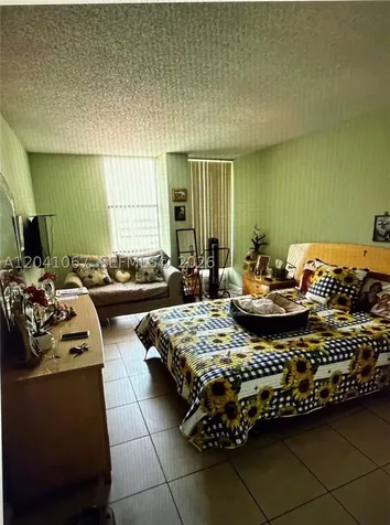 1825 W 44th Place Hialeah FL 33012