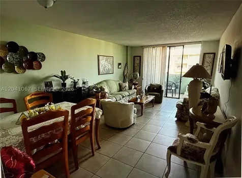 1825 W 44th Place Hialeah FL 33012