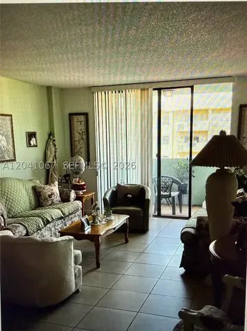 1825 W 44th Place Hialeah FL 33012