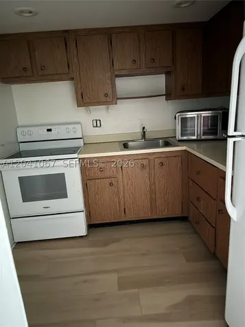 1825 W 44th Place Hialeah FL 33012