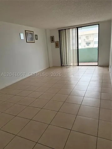 1825 W 44th Place Hialeah FL 33012