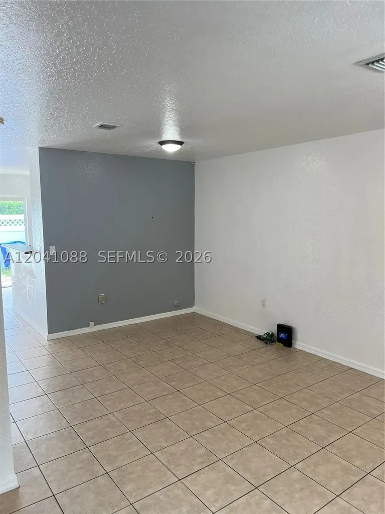 183 Hidden Ct Road Hollywood FL 33023