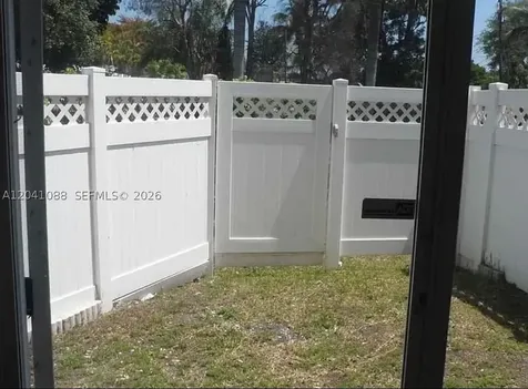 183 Hidden Ct Road Hollywood FL 33023
