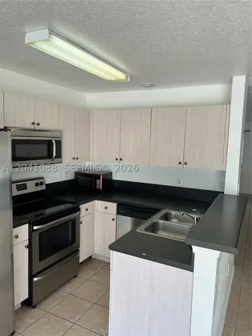 183 Hidden Ct Road Hollywood FL 33023