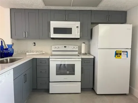 2513 San Remo Circle Homestead FL 33035