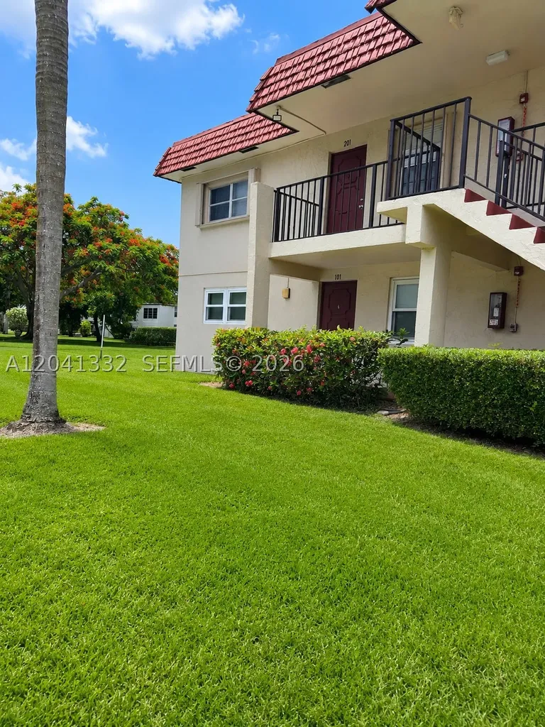 20 Abbey Lane Delray Beach FL 33446