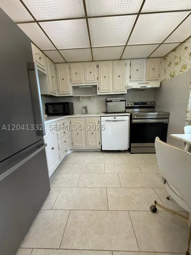 20 Abbey Lane Delray Beach FL 33446