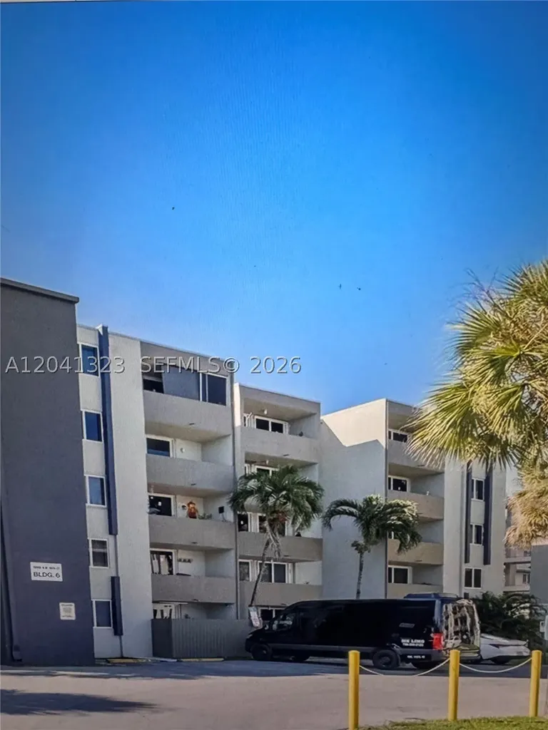 10090 NW 80th Court Hialeah Gardens FL 33016