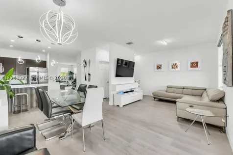 3401 W 94th Terrace Hialeah FL 33018-2079