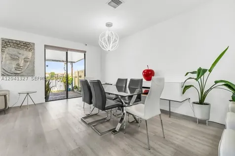 3401 W 94th Terrace Hialeah FL 33018-2079