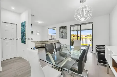 3401 W 94th Terrace Hialeah FL 33018-2079