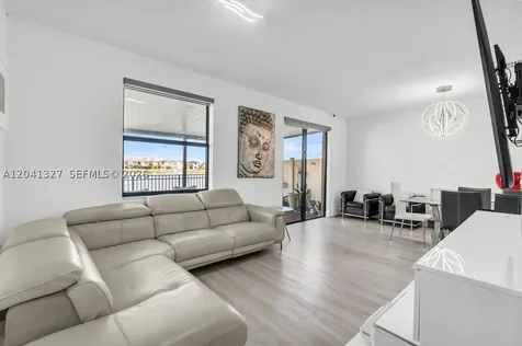 3401 W 94th Terrace Hialeah FL 33018-2079
