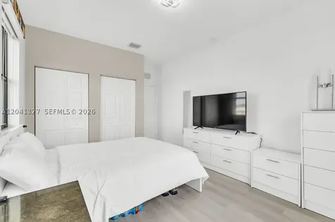 3401 W 94th Terrace Hialeah FL 33018-2079