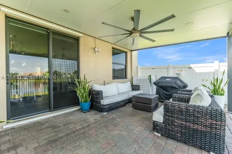 3401 W 94th Terrace Hialeah FL 33018-2079