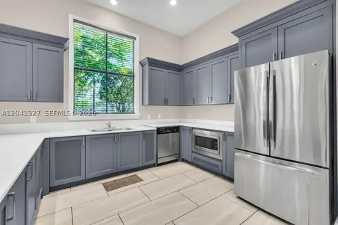 3401 W 94th Terrace Hialeah FL 33018-2079