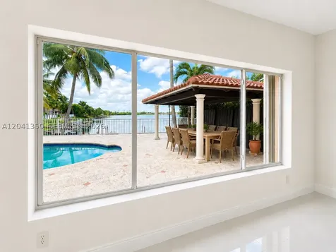 12716 SW 136 Te Miami FL 33186