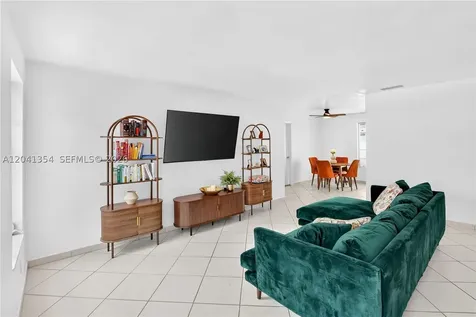 3210 NW 19th Street Miami FL 33125