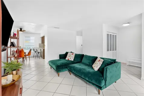 3210 NW 19th Street Miami FL 33125