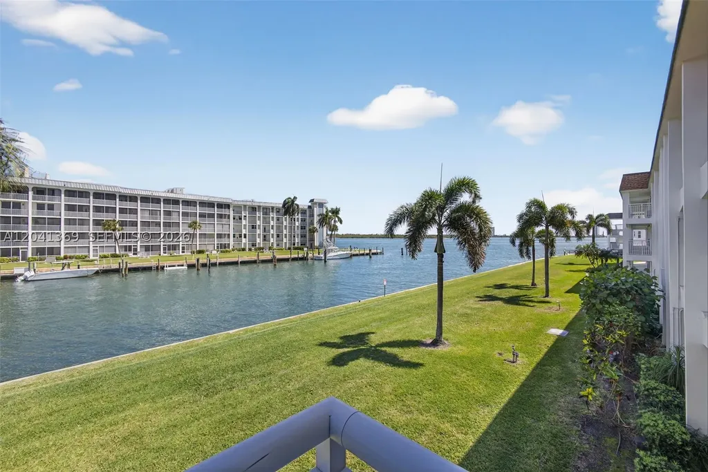 111 Shore Court North Palm Beach FL 33408