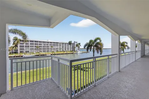111 Shore Court North Palm Beach FL 33408
