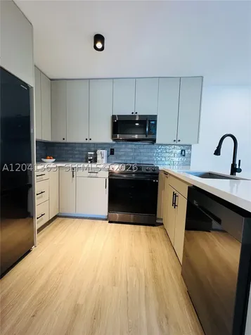 1900 Meridian Avenue Miami Beach FL 33139