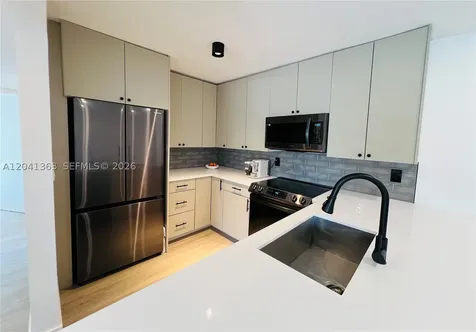 1900 Meridian Avenue Miami Beach FL 33139