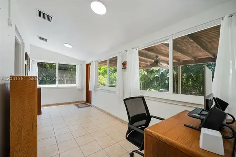 2750 NW 4th Street Miami FL 33125