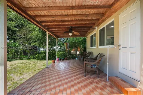 2750 NW 4th Street Miami FL 33125