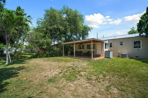 2750 NW 4th Street Miami FL 33125